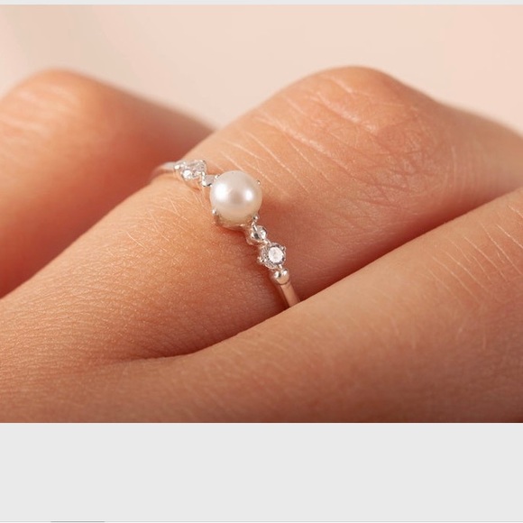 Jewelry - NWOT Dainty Pearl & Cubic Zirkonia Ring